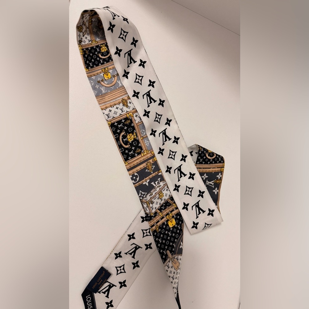 ✨ 100% Authentic Louis Vuitton Silk Bandeau – Trunks & Monogram Print